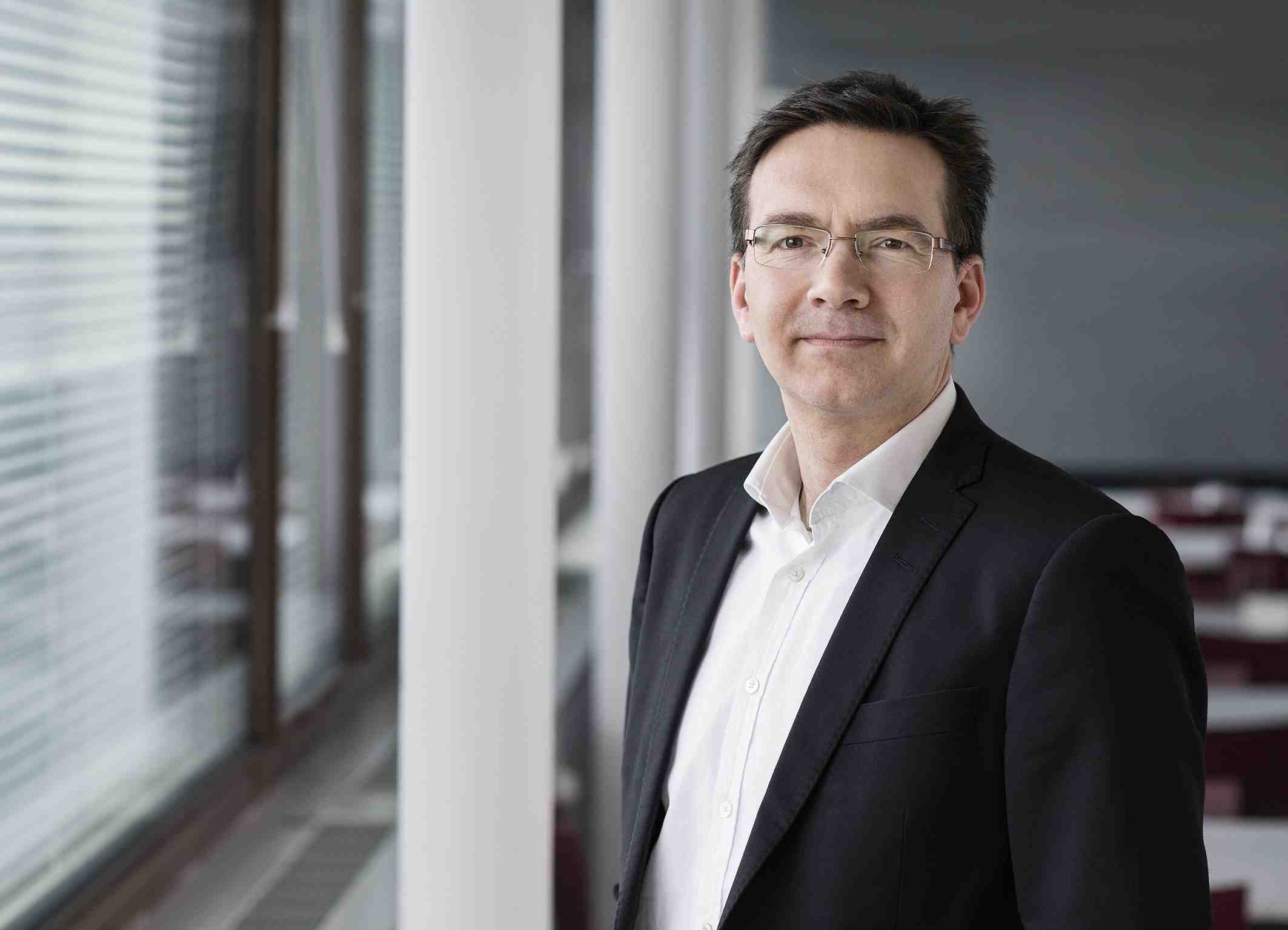 Alexander P Nielsen: Hybrid audience measurement