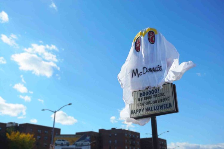 Burger King Dressed Up as the Ghost of McDonald's in This Scary Good Halloween Prank 1