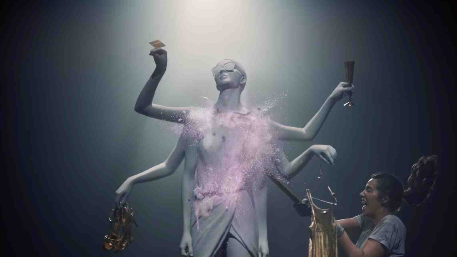 Njemački Hornbach u novom oglasu maljem razbija stereotipe o ženama