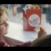 Djevojčica u ovom spotu iz McDonald'sa više brine za Djeda Mrazove irvase nego za samog Djeda Mraza