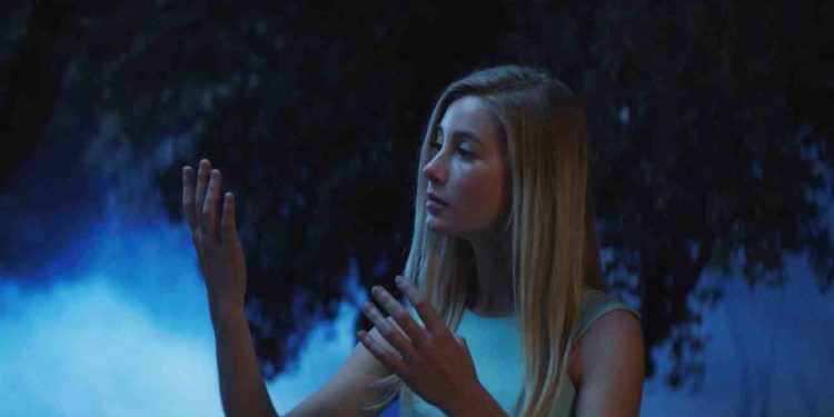 A beautiful alien finds love and luck in Madrid, in the Spanish National Lottery's holiday ad