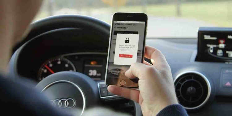 Audi creates a script for websites that blocks browsing for drivers