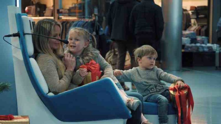 KLM once more connects people for Christmas