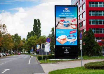 Dukat and agency Švicarska create a digital ad that changes depending on the time of the day 3