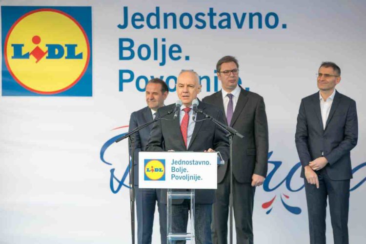Cues of people at opening of Lidl’s 16 stores in 12 Serbian cities 5