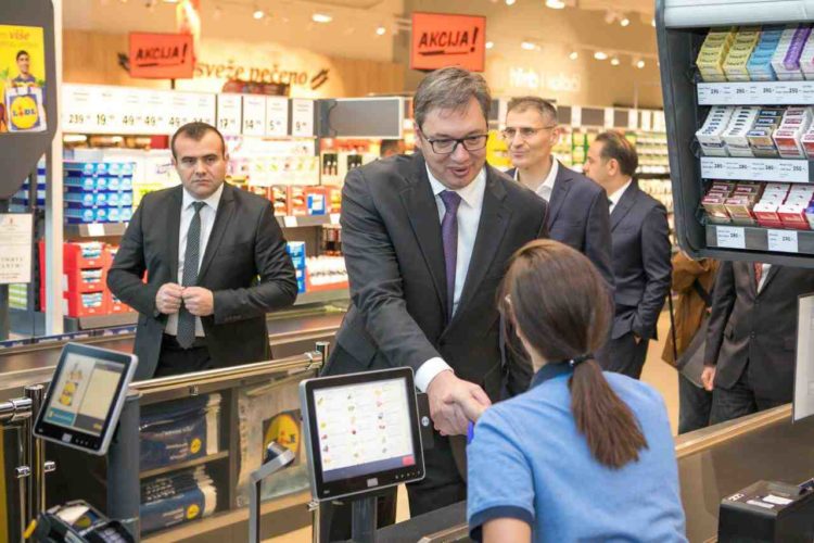 Cues of people at opening of Lidl’s 16 stores in 12 Serbian cities 2