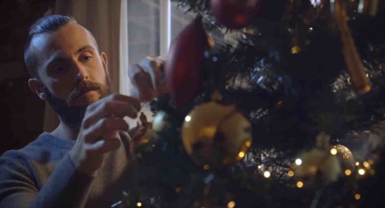 Ovaj srceparajući božićni spot snimljen je sa budžetom od samo 50 funti