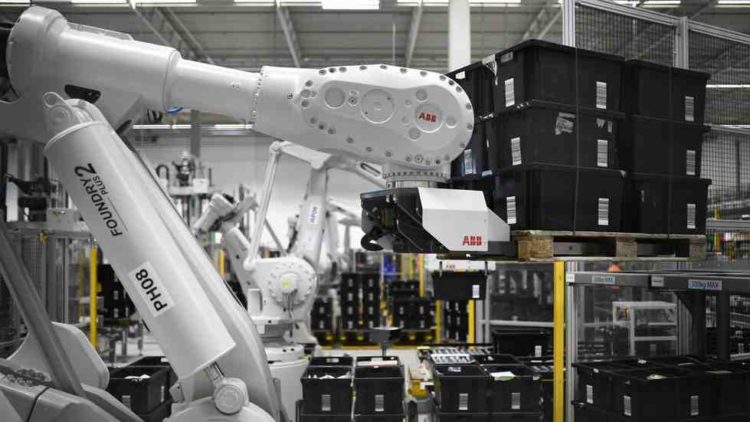 Ustanak strojeva: robot poslao u bolnicu 24 zaposlenika amazona