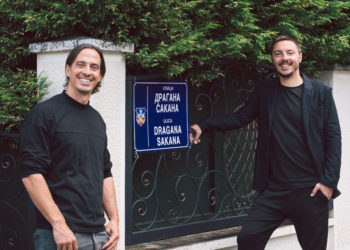 Lazar i Žarko Sakan na početku beogradske ulice koja je nedavno dobila naziv po Draganu Sakanu