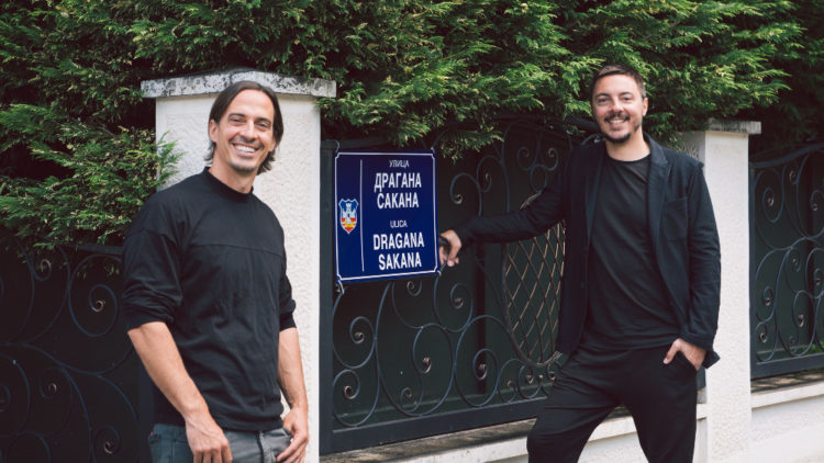 Lazar i Žarko Sakan na početku beogradske ulice koja je nedavno dobila naziv po Draganu Sakanu