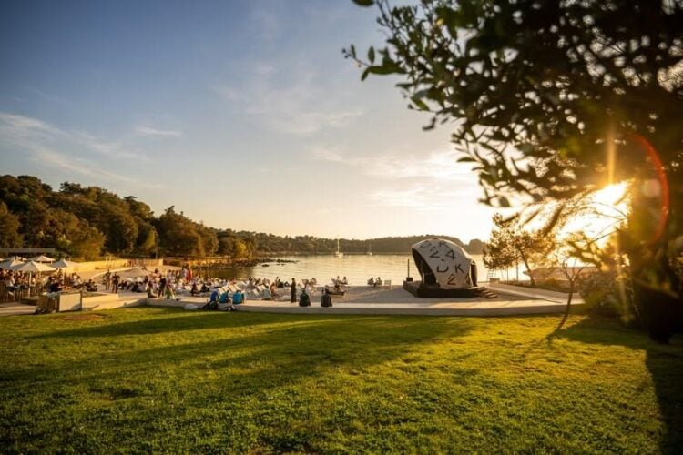 13.04.2024., Rovinj - 10. Dani komunikacija 2024. u Rovinju. - Zalazak sunca na beach afterpartyu