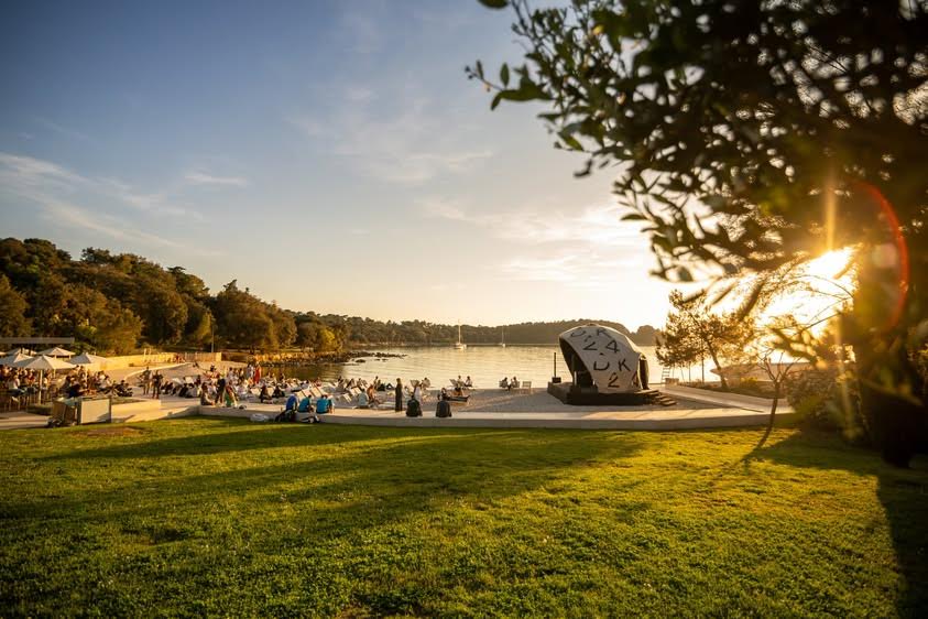 13.04.2024., Rovinj - 10. Dani komunikacija 2024. u Rovinju. - Zalazak sunca na beach afterpartyu
